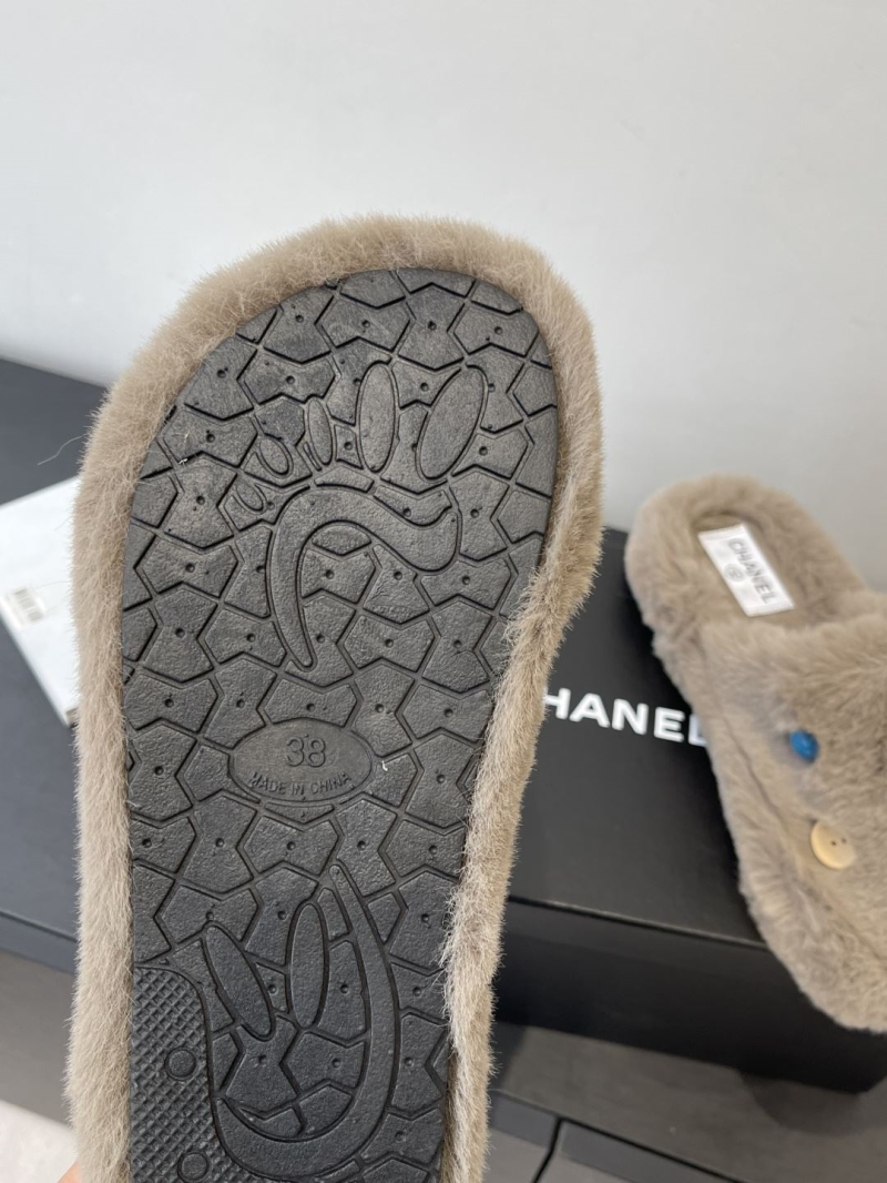 Ch**el slippers